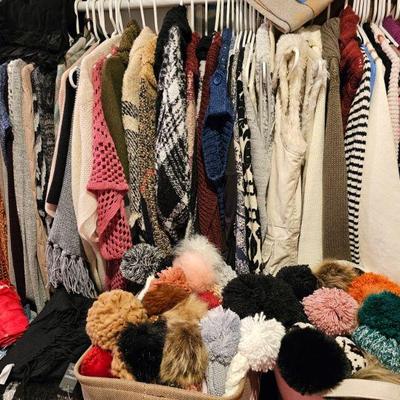 Sweaters/Shawls/Ponchos/Vests