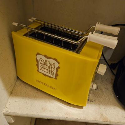 Grilled cheese maker