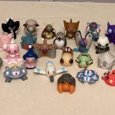CCS138 Over 50 Vinyl PokÃ©mon Mini Figures 