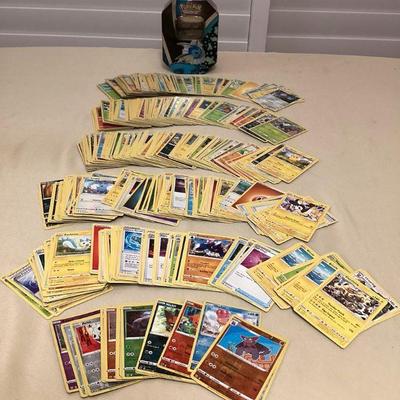 CCS174 Over 500 PokÃ©mon Trading Cards In Storage Tin 
