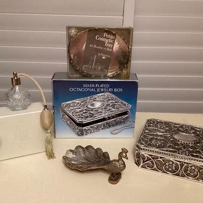 CCS133 Vintage Vanity Items 