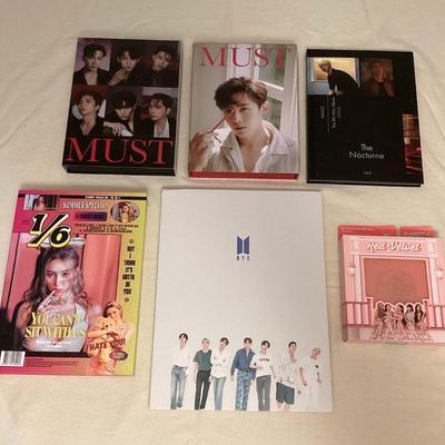 CCS100 K-Pop CDâ€™s & Books