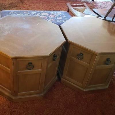 #13030 • 2 End Tables