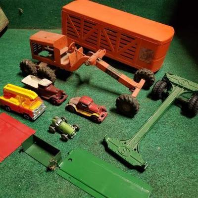 #8586 â€¢ Structo Motor Grader and 2 Tractor Trailers, 2 Antique Metal Cars, and More
