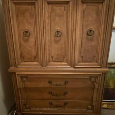 #14052 • Thomasville Armoire