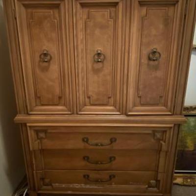 #14052 â€¢ Thomasville Armoire
