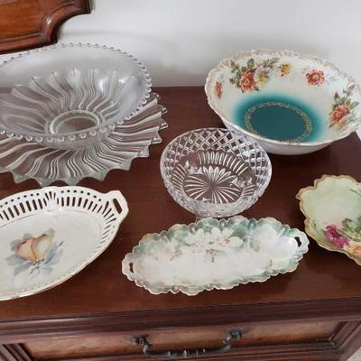 #2228 â€¢ 7 Pieces of Glass and China
