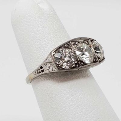 #535 • 14k Gold Ring With Diamonds, 2.7g
