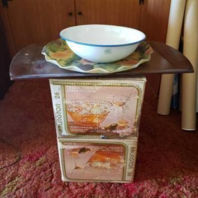 #8554 â€¢ 2 Punch Bowls, 2 Serving Platter, And Decorative Bowl
