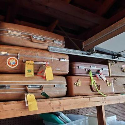 #2074 â€¢ Suitcases
