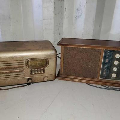 #12408 â€¢ Packard-Bell Co. Radio, and a RCA Victor Radio
