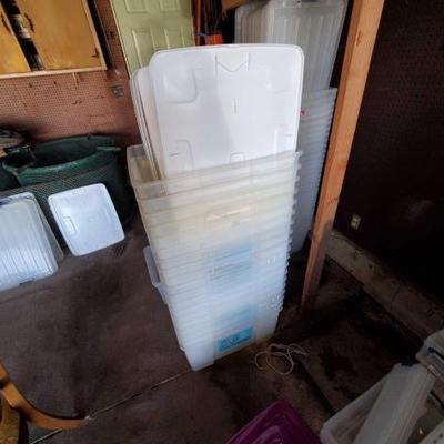 #2468 • Nineteen Plastic Toets With Lids