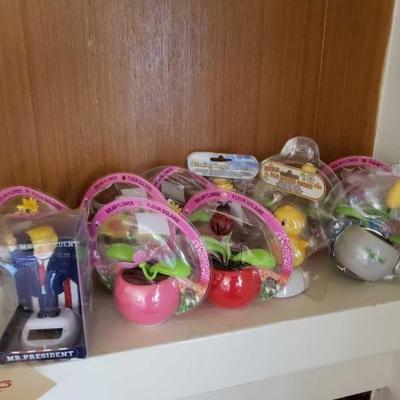 #12086 • 10 Solar Flowers and 1 Solar Trump all New in Packaging