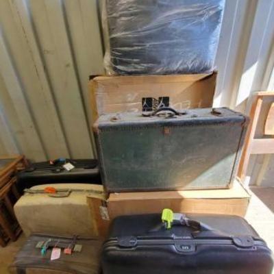 #8048 â€¢ 9 Luggage Bags
