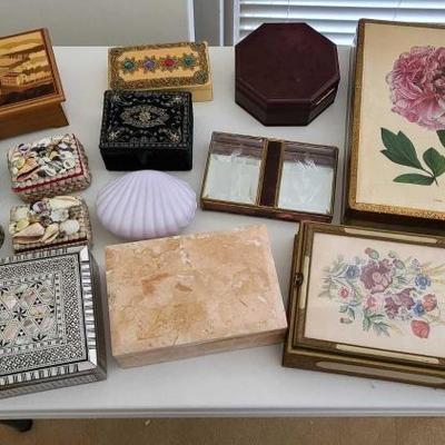 #10524 â€¢ 15 Jewlery Boxes
