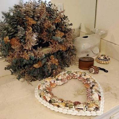 #9532 • Tissue Dispenser, Wall Decor, Jewelry Boxes, Sea Shell Key Chain