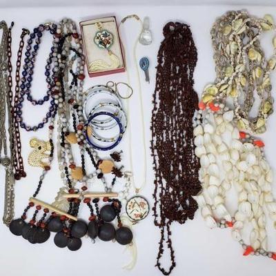 #579 â€¢ Costume Jewelry, Necklaces, Bracelets, and More!
