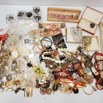 #582 • Costume Jewelry