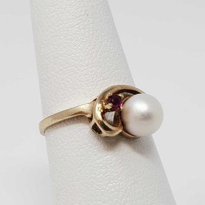 #678 • 10k Gold Ruby/Pearl Ring, 1.9g
