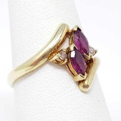 #656 • 14k Gold Ring With Diamond And Rubies, 3.3g
