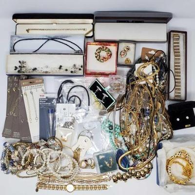 #823 • Costume Jewelry