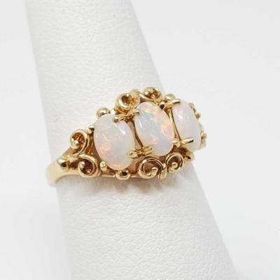 #673 • 14k Gold Opal Ring, 2.9g