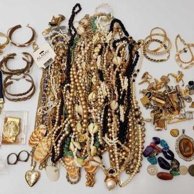 #826 • Costume Jewelry
