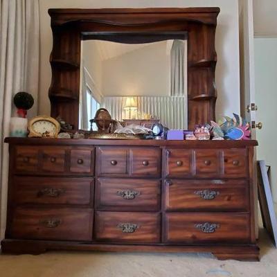 #11606 â€¢ Dresser With Mirror
