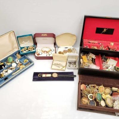#580 â€¢ Costume Jewelry And Jewelry Boxes

