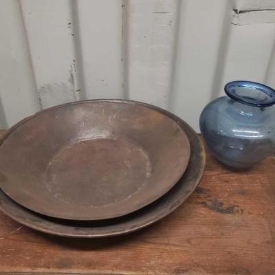 #8012 â€¢ 1 Vase, 2 Gold Mining Pans
