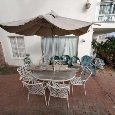 #2920 • Outdoor Table and Chairs