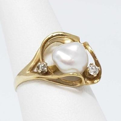 #671 • 14k Gold Ring With Diamonds, 3g
