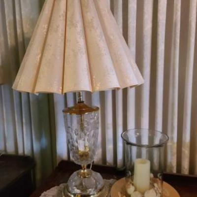 #10578 â€¢ Table Lamp and Table Center Piece
