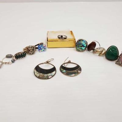 #726 â€¢ 13 Sterling Silver Rings, and Earrings, 68.9g
