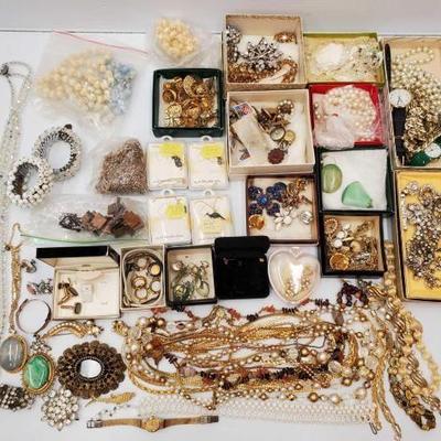 #581 • Costume Jewelry