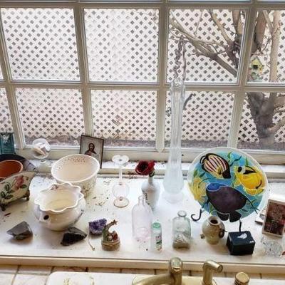 #9526 • Wine Aerator, Decorative Plate and Bowls, Vases, Amethyst, And More