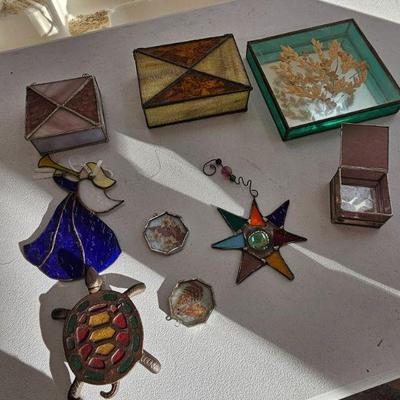 https://www.auctionninja.com/stress-free-estate-services-llc/sales/details/splendid-spencer-ma-estate-antiques-jewelry-art-fine-glass-and...