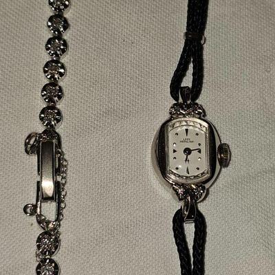 https://www.auctionninja.com/stress-free-estate-services-llc/sales/details/splendid-spencer-ma-estate-antiques-jewelry-art-fine-glass-and...