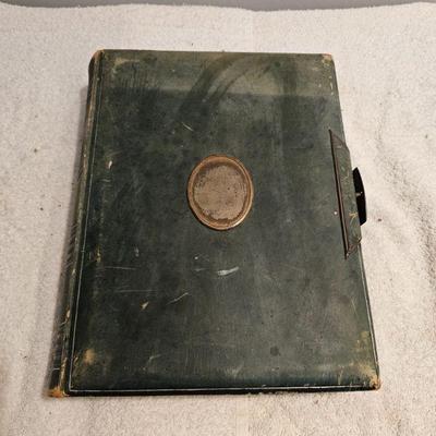 https://www.auctionninja.com/stress-free-estate-services-llc/sales/details/splendid-spencer-ma-estate-antiques-jewelry-art-fine-glass-and...