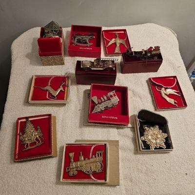 https://www.auctionninja.com/stress-free-estate-services-llc/sales/details/splendid-spencer-ma-estate-antiques-jewelry-art-fine-glass-and...