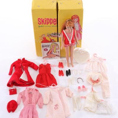 Vtg Skipper doll, clothes, and case- minty!