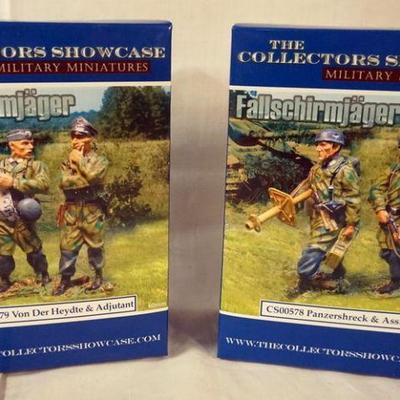 1104	COLLECTORS SHOWCASE WWII MINIATURE SOLDIERS BOXED SETS 
