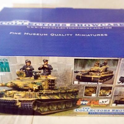 1116	COLLECTORS SHOWCASE WWII MINIATURE TIGER TANK
