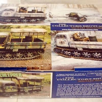 1117	COLLECTORS SHOWCASE WWII MINIATURE RAUPPENSCHLEPPER

