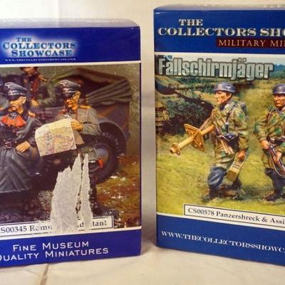 1105	COLLECTORS SHOWCASE WWII MINIATURE SOLDIERS BOXED SETS 

