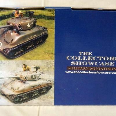 1132	COLLECTORS SHOWCASE WWII MINIATURE M4A1 *CRAZY CAT* TANK
