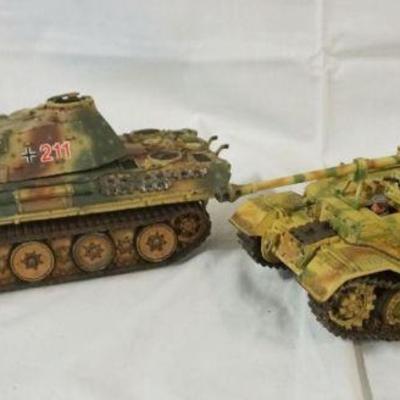 1307	COLLECTORS SHOWCASE & KING & COUNTRY WWII SCALE TANKS
