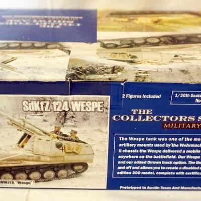 1124	COLLECTORS SHOWCASE WWII MINIATURE WINTER WEGPE TANK
