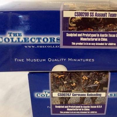 1102	COLLECTORS SHOWCASE WWII MINIATURE SOLDIERS BOXED SETS LOT OF 2
