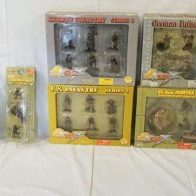 1239	ULTIMATE SOLDIER 32X WWII FIGURES LOT
